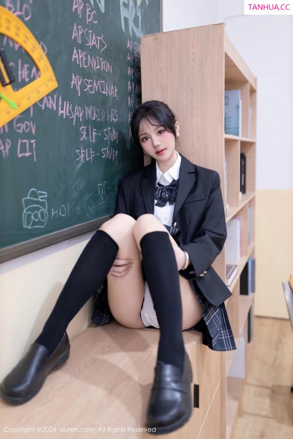   [XiuRen]高清写真图 2024.02.02 No.8058 幼幼 美腿性感第23张图片